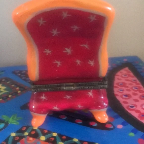 Trinket Box-Cat on Chair- Hinged - Picture 4 of 9